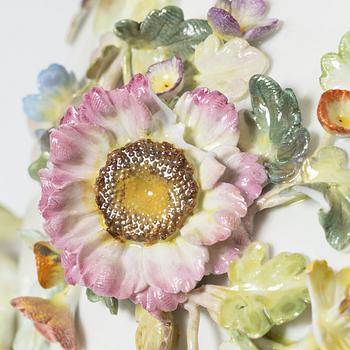 Meissen, a lided porcelain vase, first half of the 20th century.