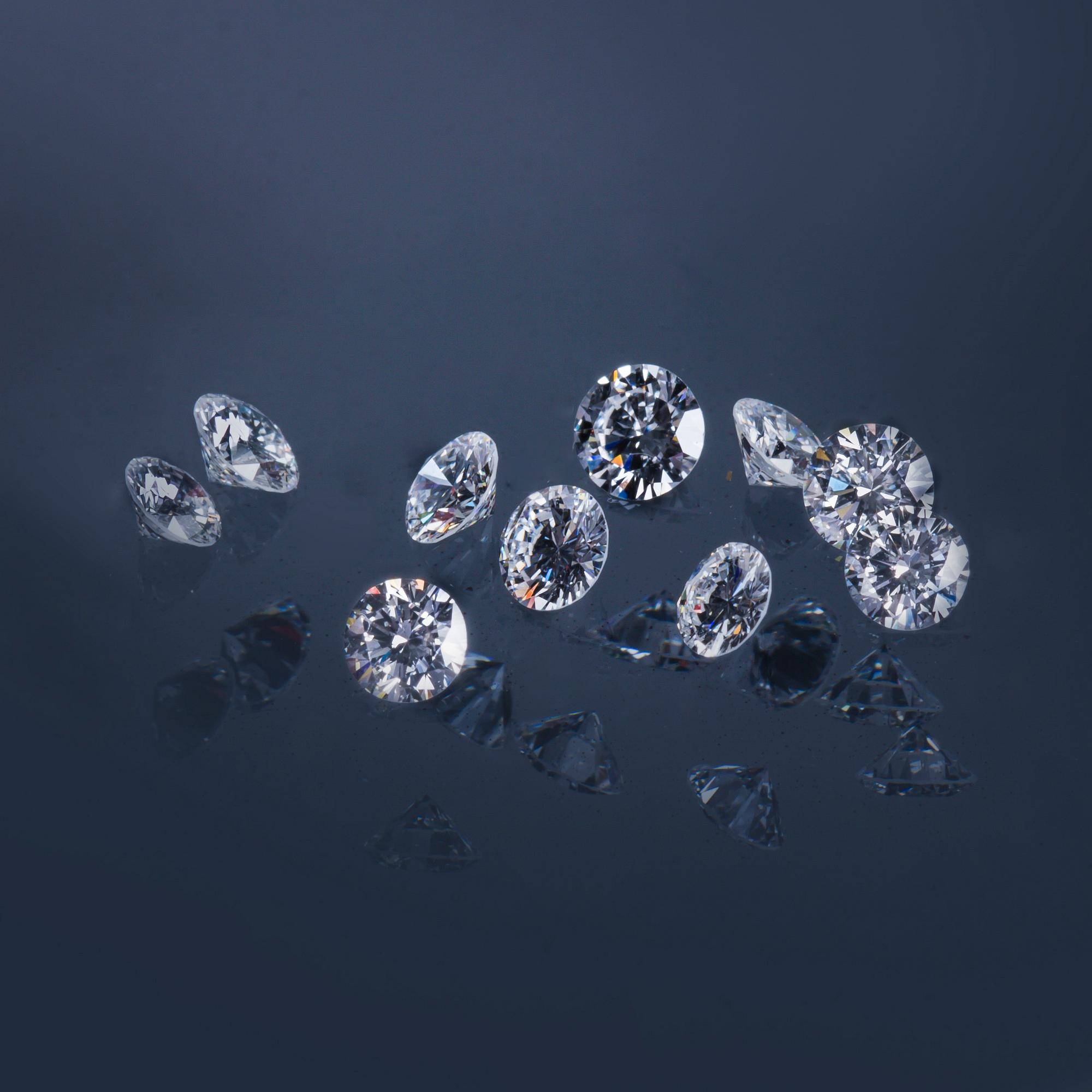 DIAMANTER, 10 st, oinfattade, briljantslipade, 1.01 ct enligt certifikat.