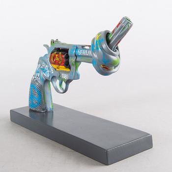 CARL FREDRIK REUTERSWÄRD, Non-Violence Project Foundation skulptur 2013.