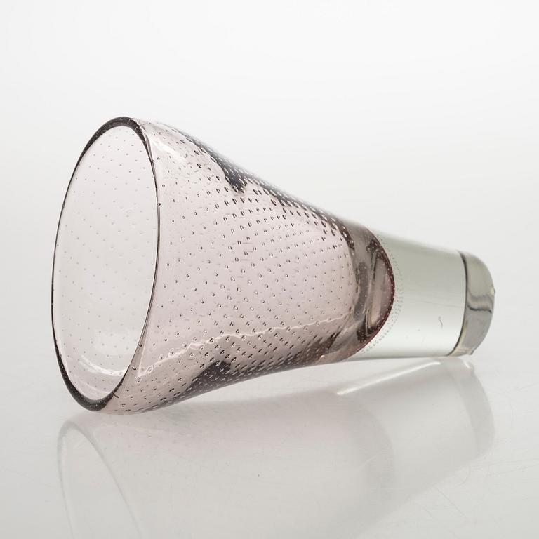 Gunnel Nyman, vas, modell "GN 12", signerad G. Nyman Nuutajärvi Notsjö -51. Formgiven 1947.