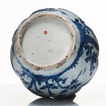 A blue and white melon shaped jar, Ming dynasty, Wanli (1572-1620).