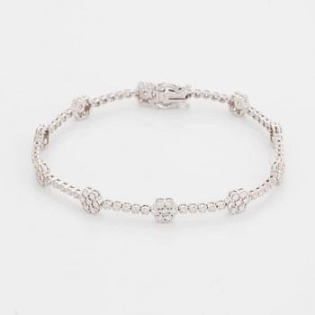 Armband med briljantslipade diamanter.