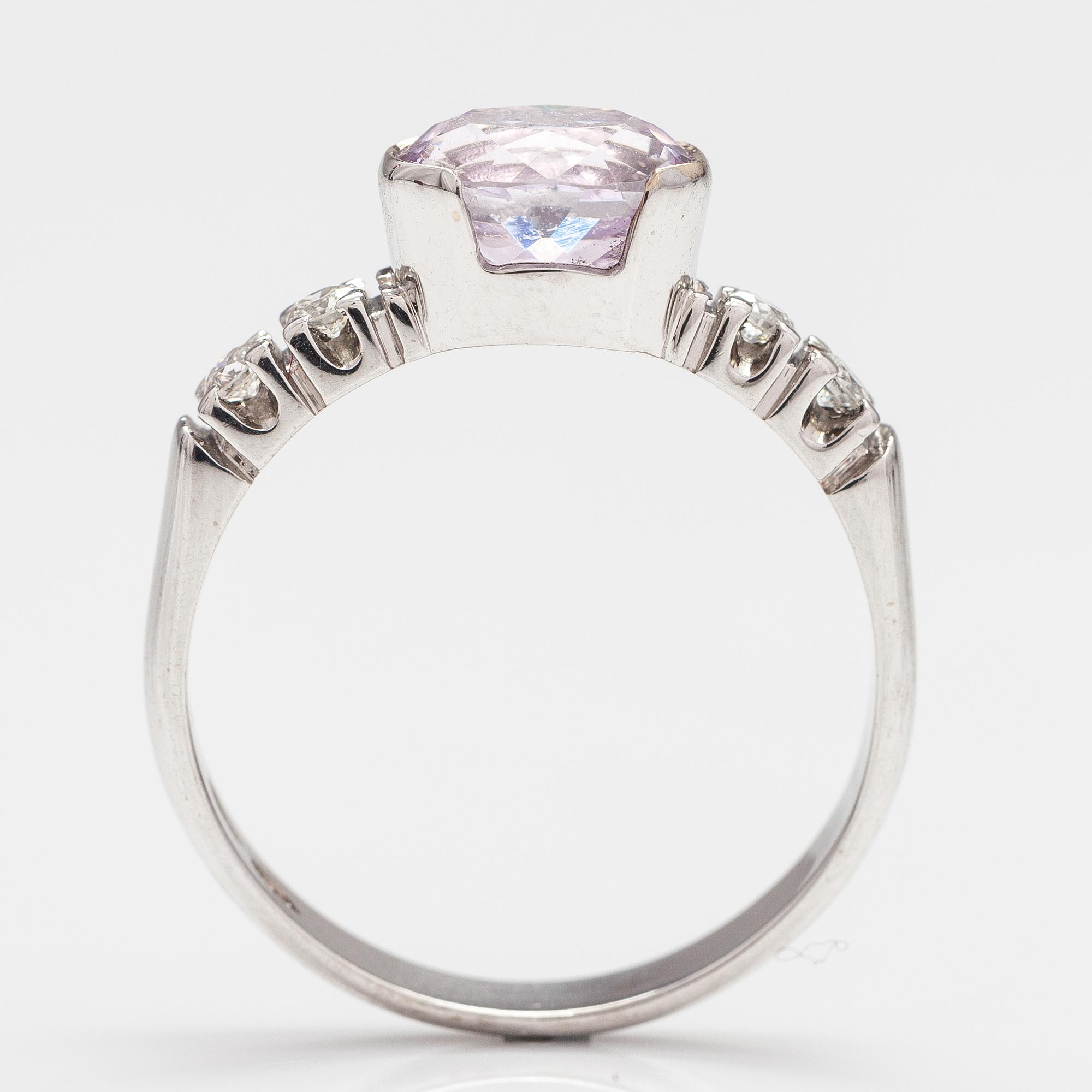 RING, 14K vitguld, rosa safir, diamanter ca. 0.10 ct tot. Finland 2016.