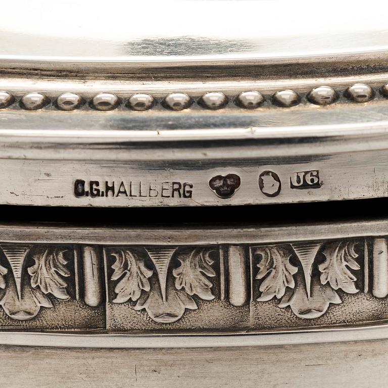 A silver sugar box, C G Hallberg, Stockholm 1898.