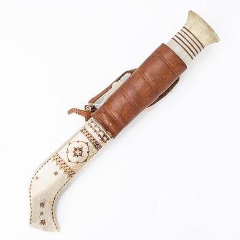 Esse Poggats, (d.y.), half-horn knife, signed.