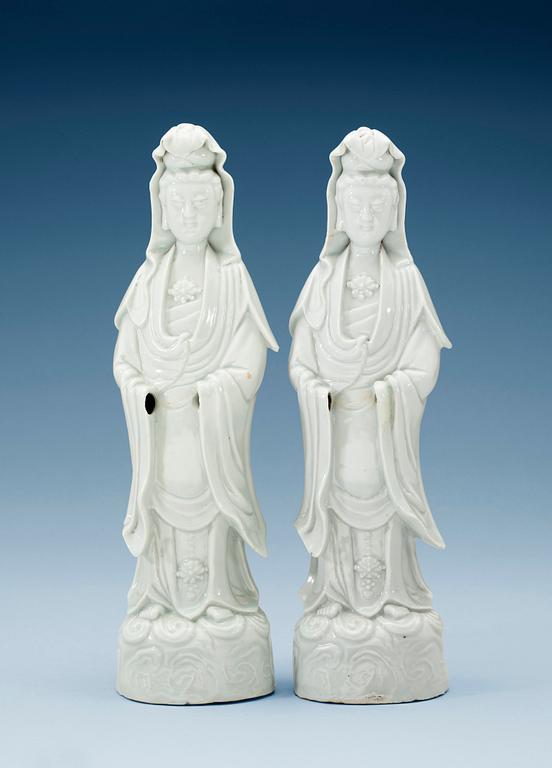 Two blanc de chine figures of Guanyin, Qing dynasty.