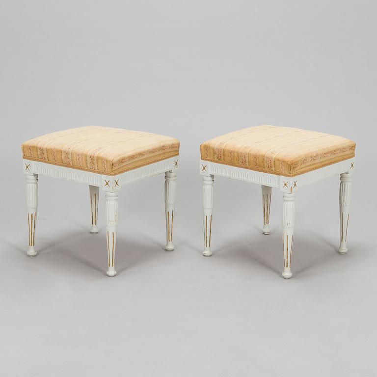 Taburettipari, kustavilaistyyliset, noin 1900-luvun alku.