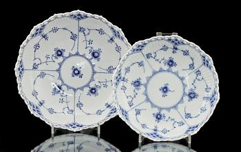 SERVISDELAR, 11 st, porslin, "Musselmalet", Royal Copenhagen.