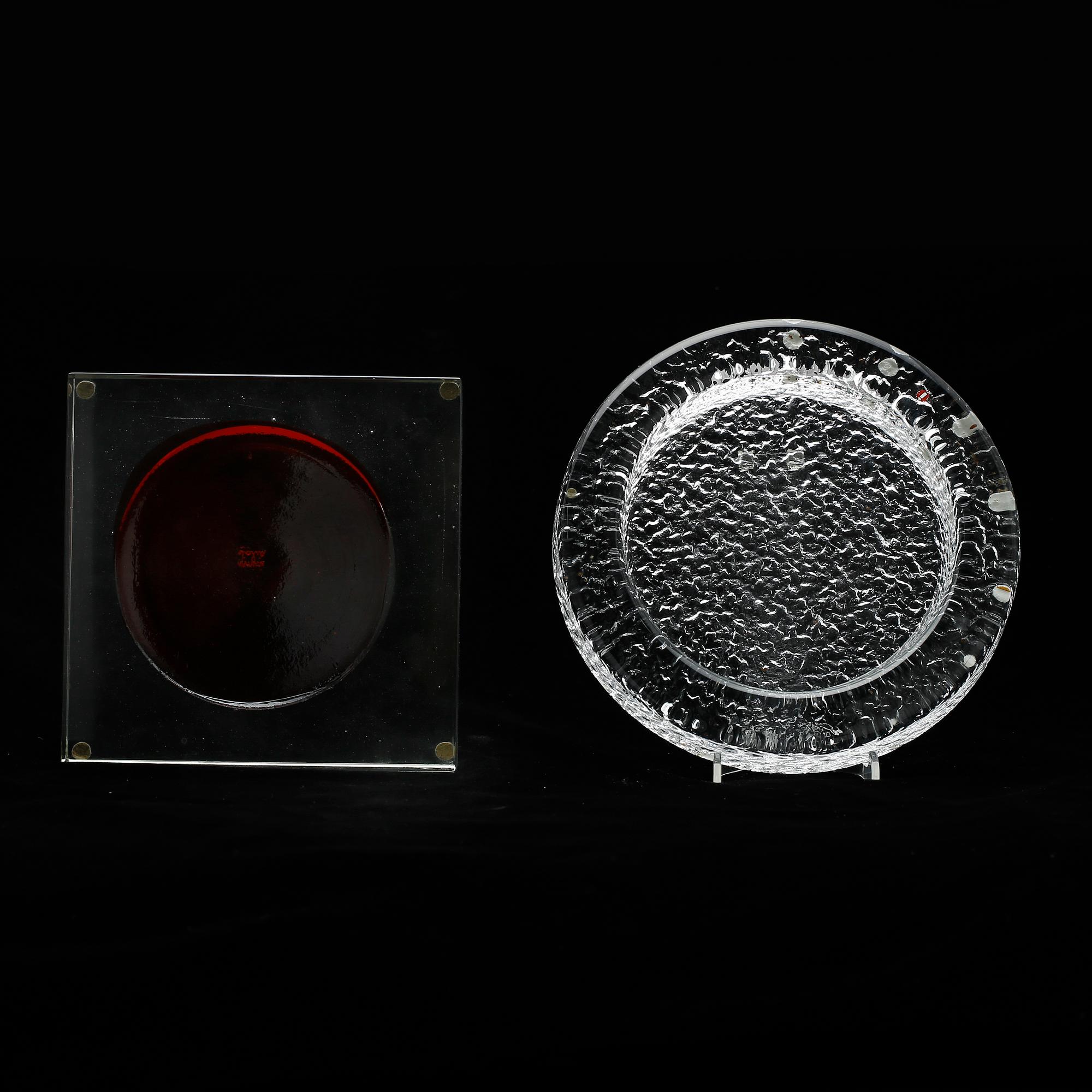 FAT, 2 st, glas, Venini, Italien, respektive Iittala, Finland, 1900-talets andra hälft.