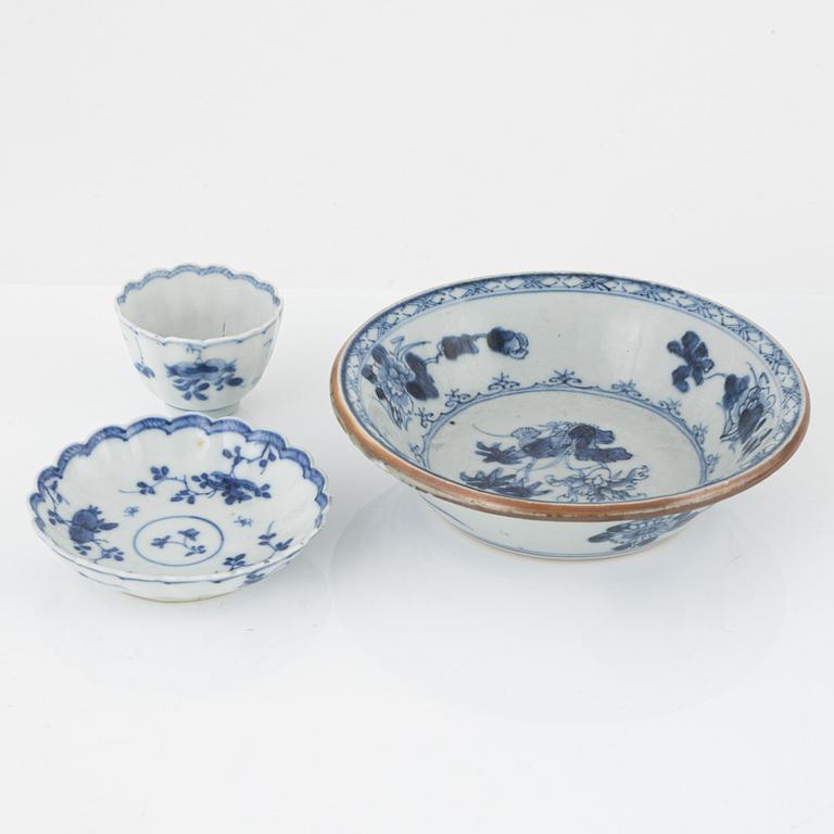Parti porslin, 17 delar, Kina, 1700-1800-tal.