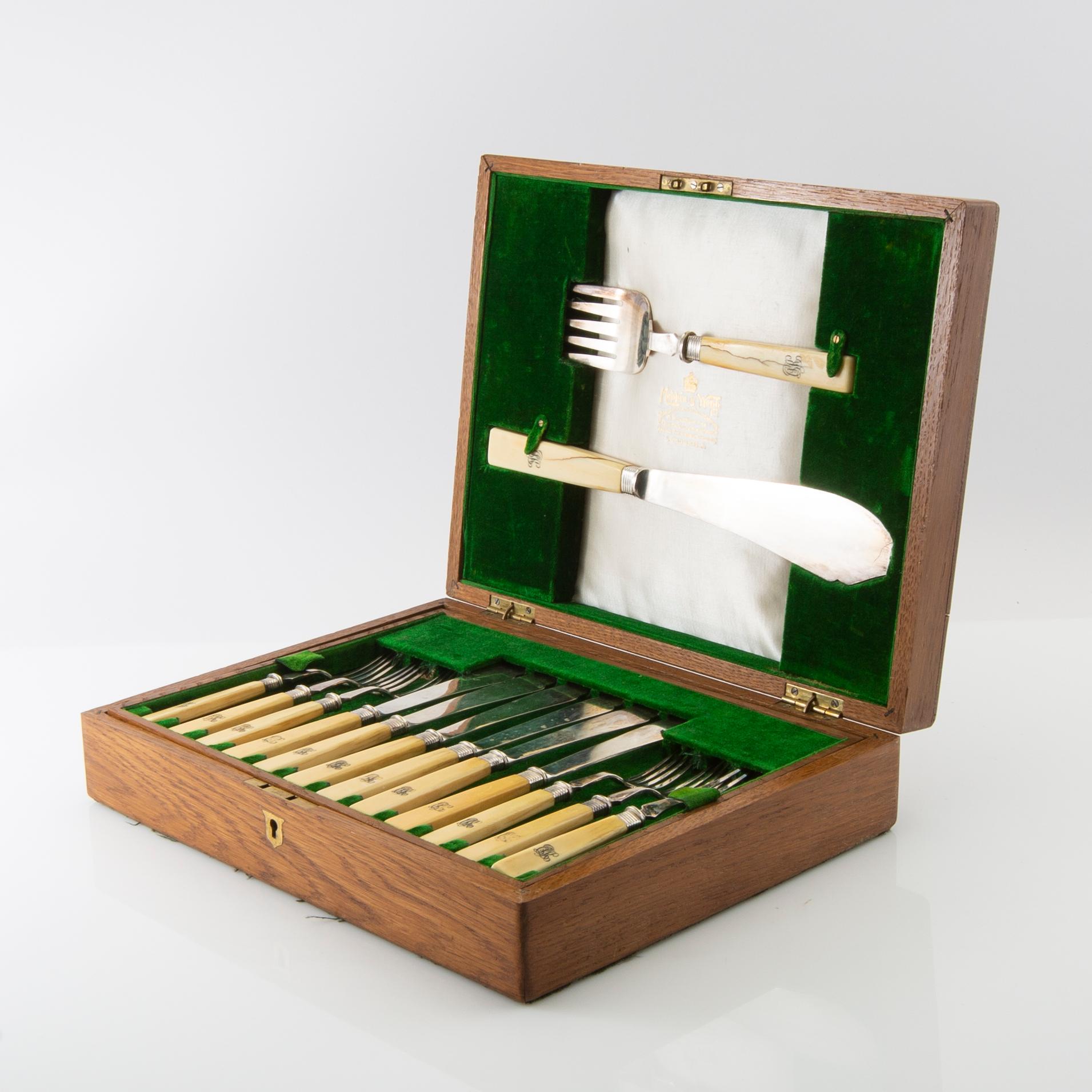 Mappin & Webb fish cutlery 24 + 2 dlr sterling silver Sheffield 1903.