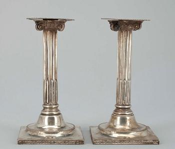 KYNTTILÄNJALKAPARI, 13L hopeaa, Saksa 1800/1900-luku. Paino 379 g.