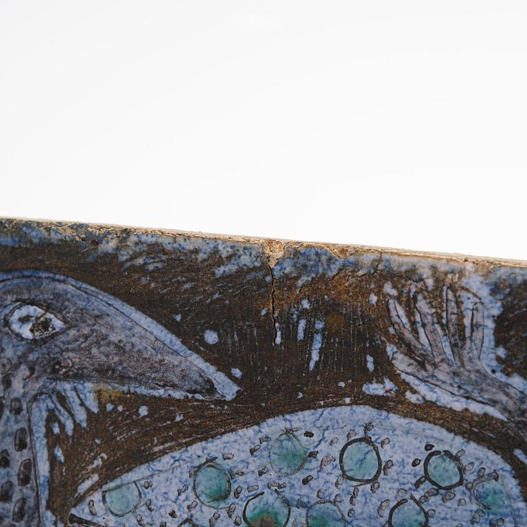 Rut Bryk, reliefi, kivitavaraa, signeerattu Rut Bryk.