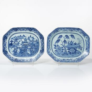 A group of five Chinese blue and white porcelain serving dishes, Qing dynasty, 18th century and around 1800.