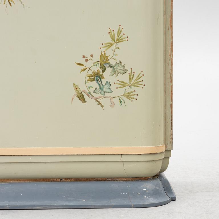 Klädskåp, 1900-talets första hälft.