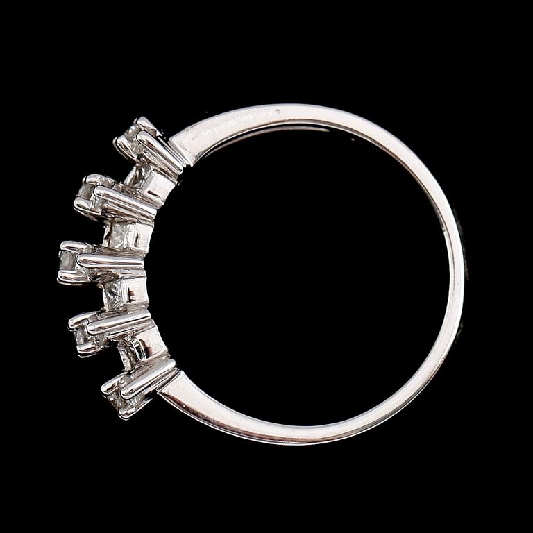 RING, 14 k vitguld, briljantslipade diamanter tot 0.69 ct.