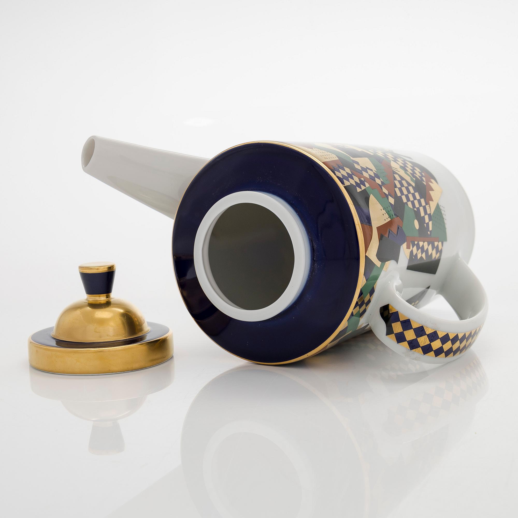 Heikki Orvola, A 10-piece coffee set in porcelain for Rörstrand, Sweden 1980s.