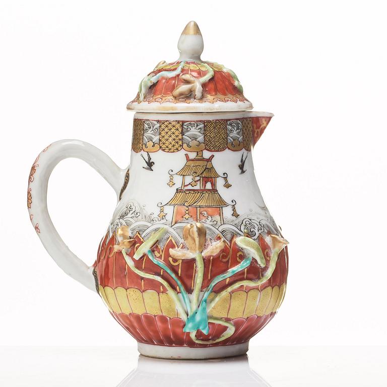 Kanna med lock samt kopp med fat, kompaniporslin. Qingdynastin, Qianlong (1736-95).
