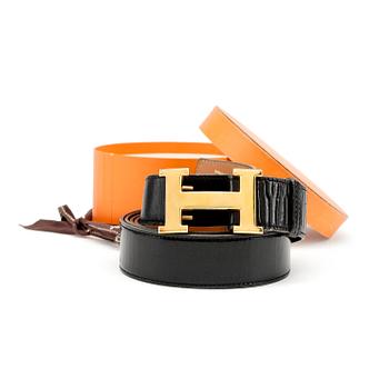HERMÉS, a black patent leather and black leather belt.