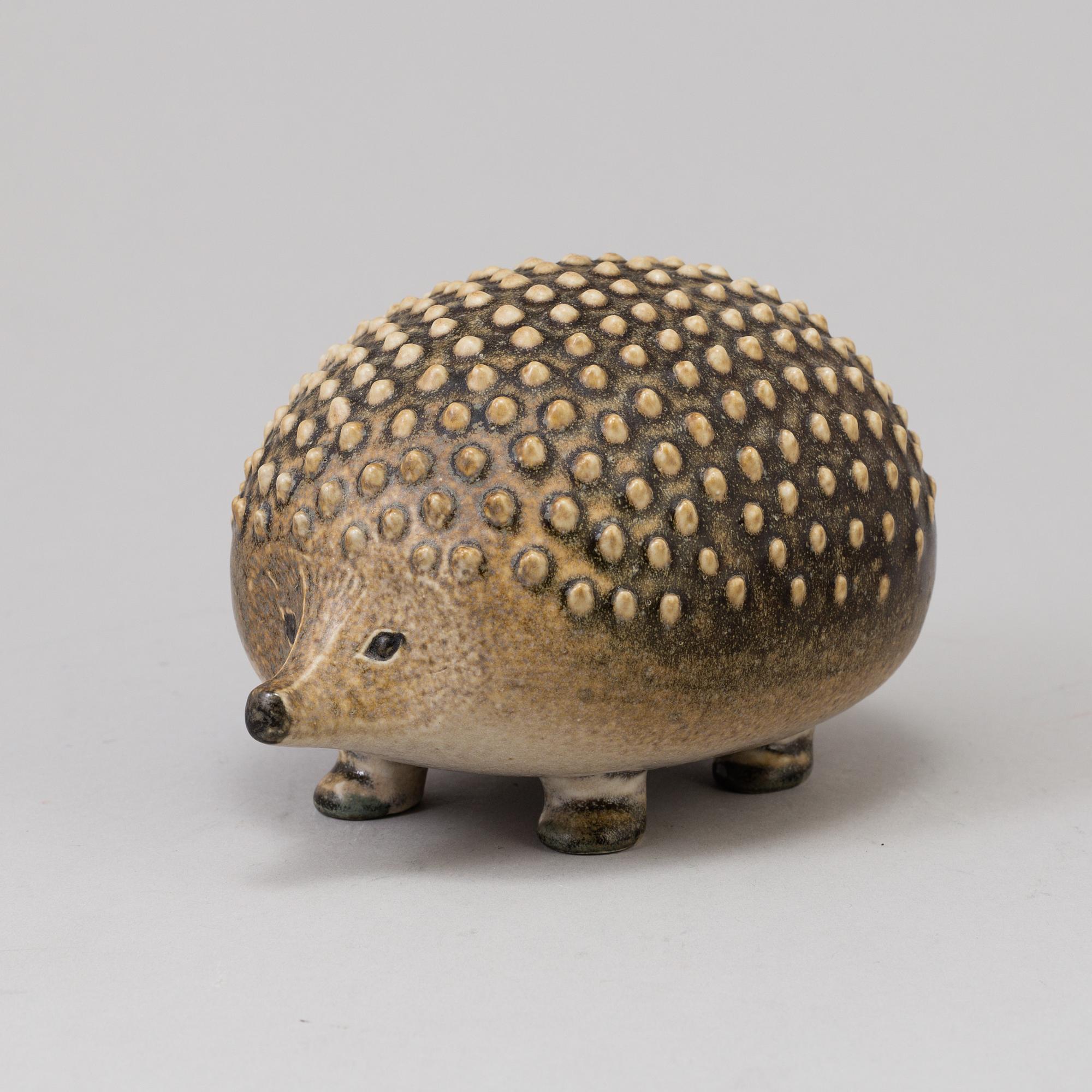 置物 Lisa Larson / Sjolejon / Gustavsberg A hedgehog, Lisa Larson, Gustavsberg, WWF, 1980´s. - Bukowskis