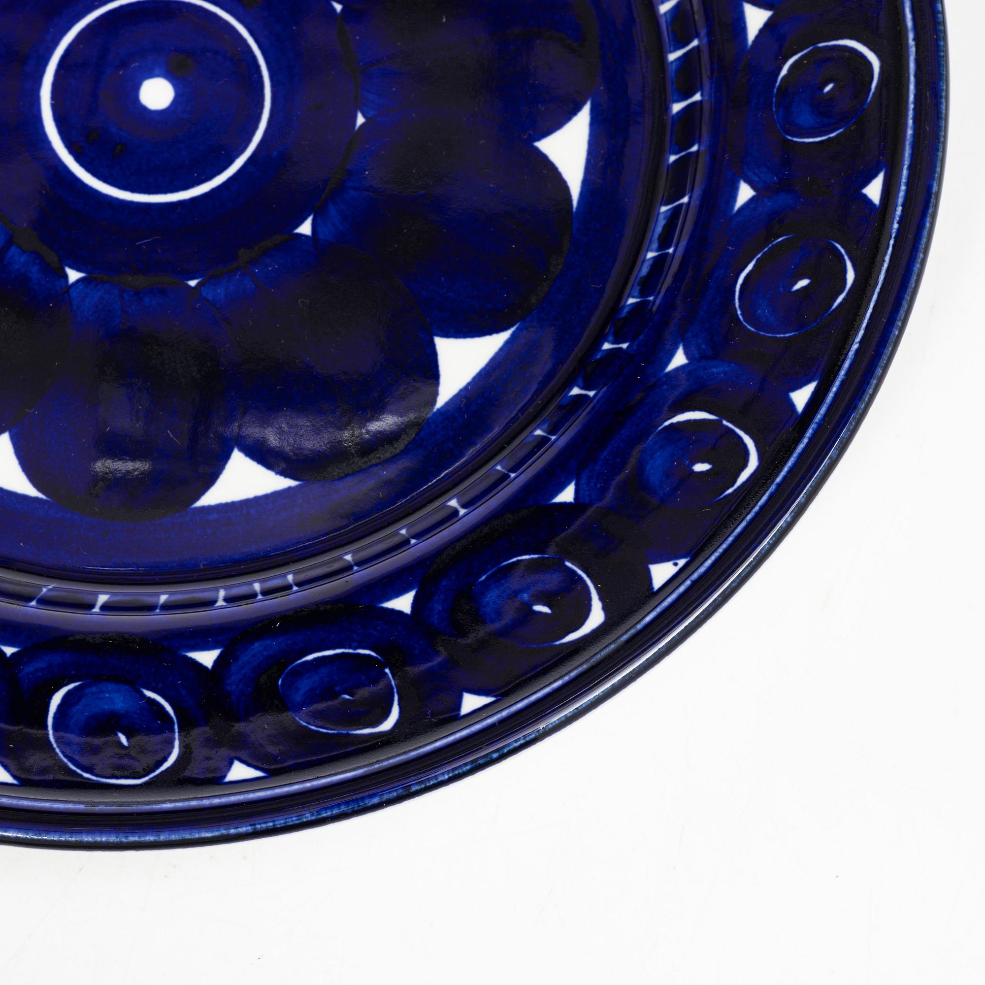 Ulla Procopé, a 36-piece porcelain dinner service, 'Valencia', Arabia, Finland.