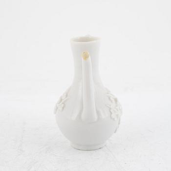 A Chinese blanc de Chine wine ewer, Qing dynasty, Kangxi (1662-1722).