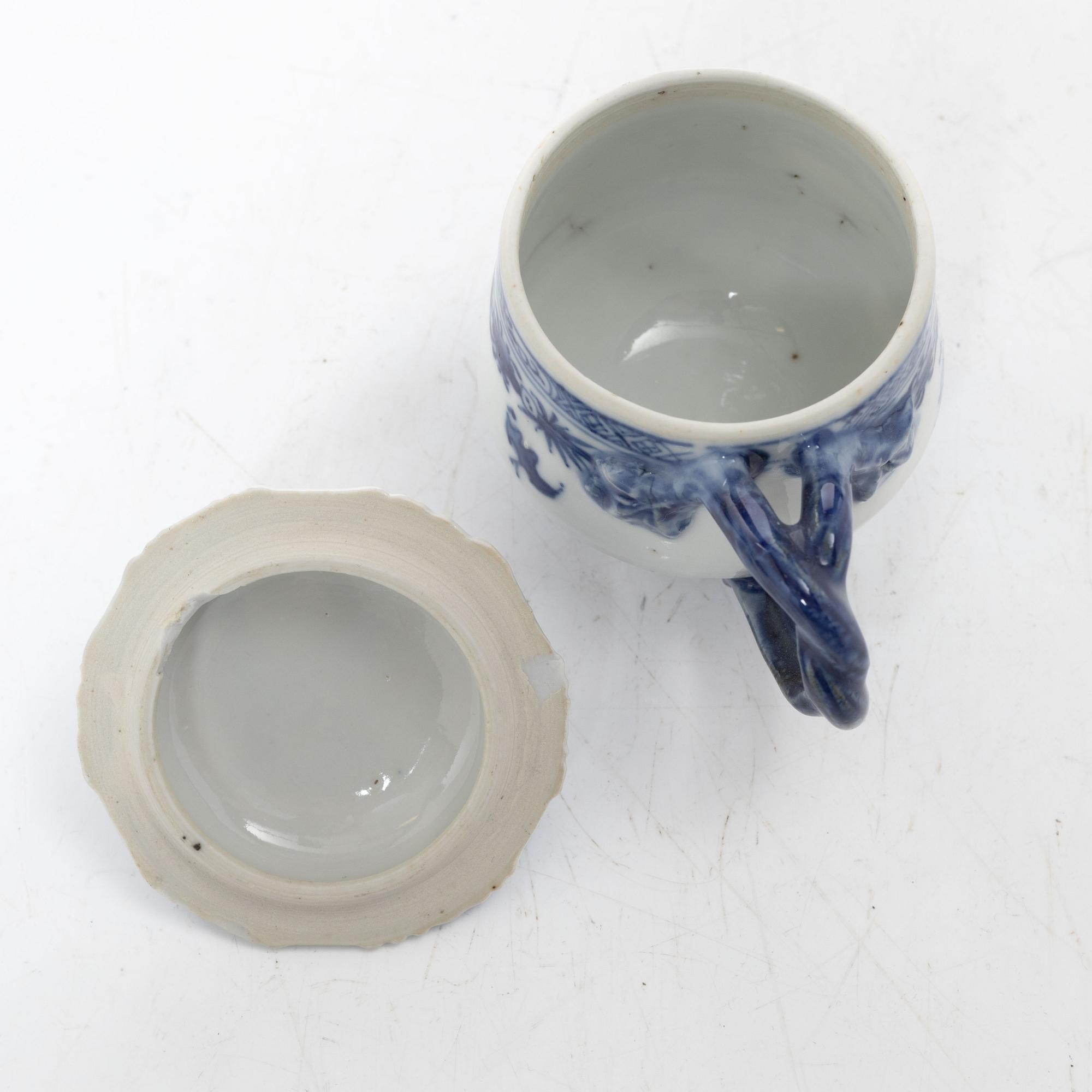 A group of eight Chinese blue and white porcelain custard cups with covers, Qing dynasty, Qianlong (1736-95).