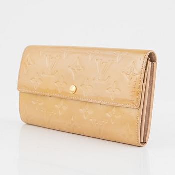 Louis Vuitton, a 'Sarah' vernis wallet.