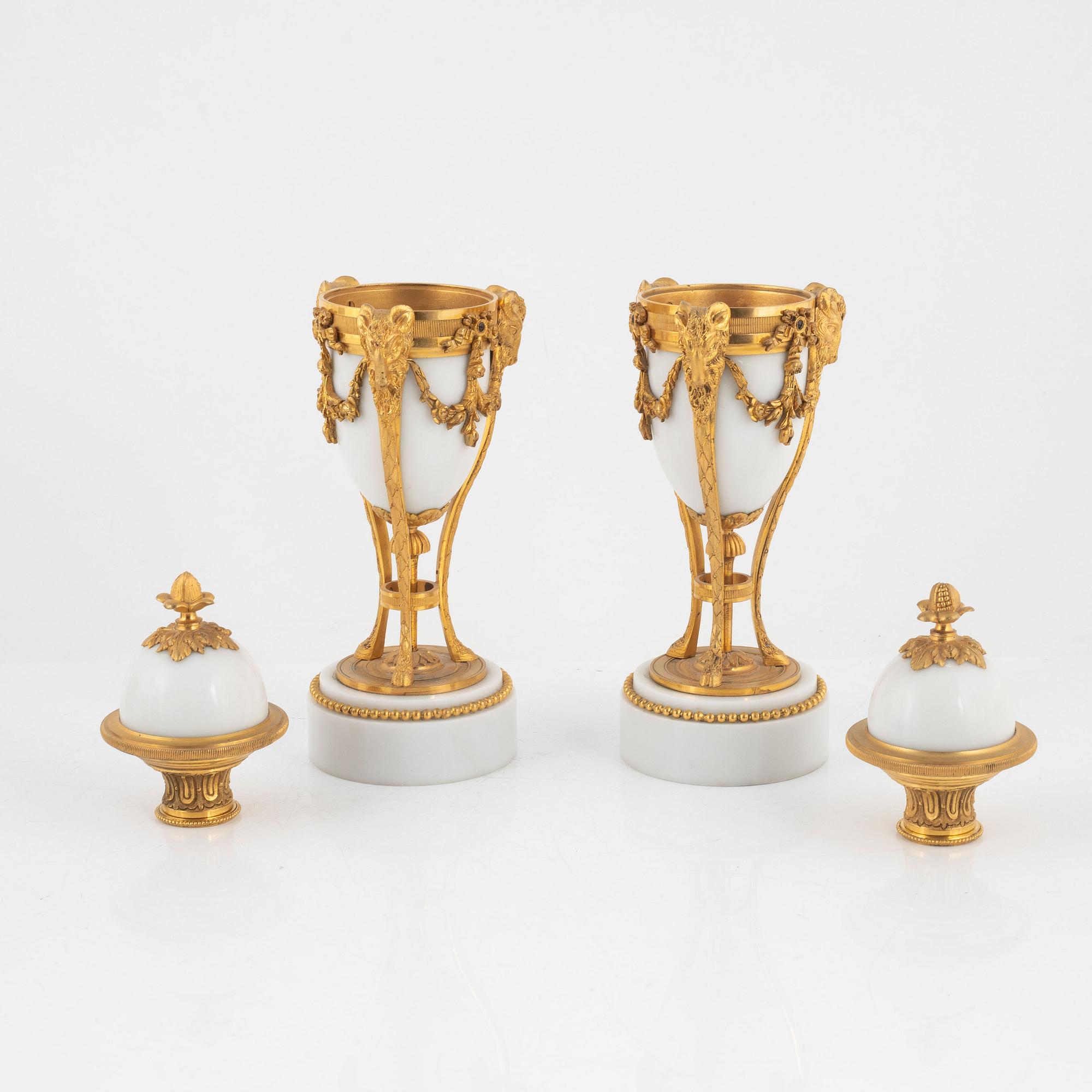 Cassoletter, ett par, Frankrike, 1800-talets andra hälft, Louis XVI-stil.