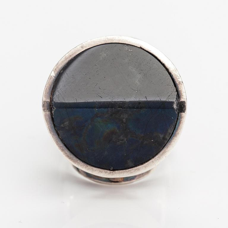 Jorma Laine, A silver ring with a spectrolite. Turun Hopea, Turku 1973.
