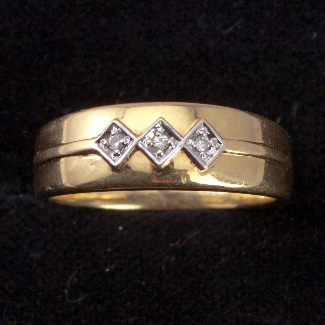 RING, guld 18K samt diamanter tot. ca 0,05 ct. Tot. vikt ca 6,5 g.