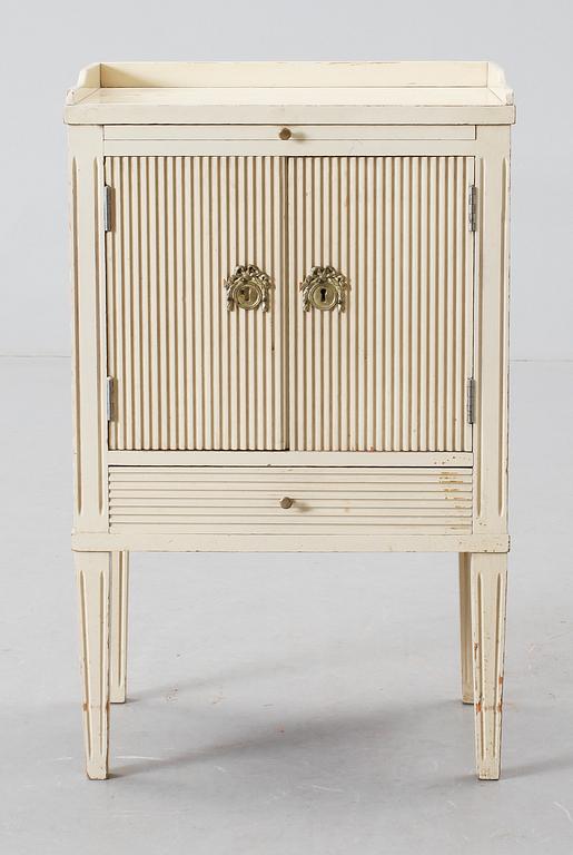 POTTSKÅP. Gustaviansk stil, 1900-tal.