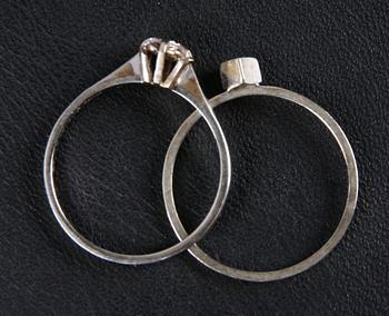 RINGAR, 2 st, 18 K vitguld samt diamanter. Ca 3 g.