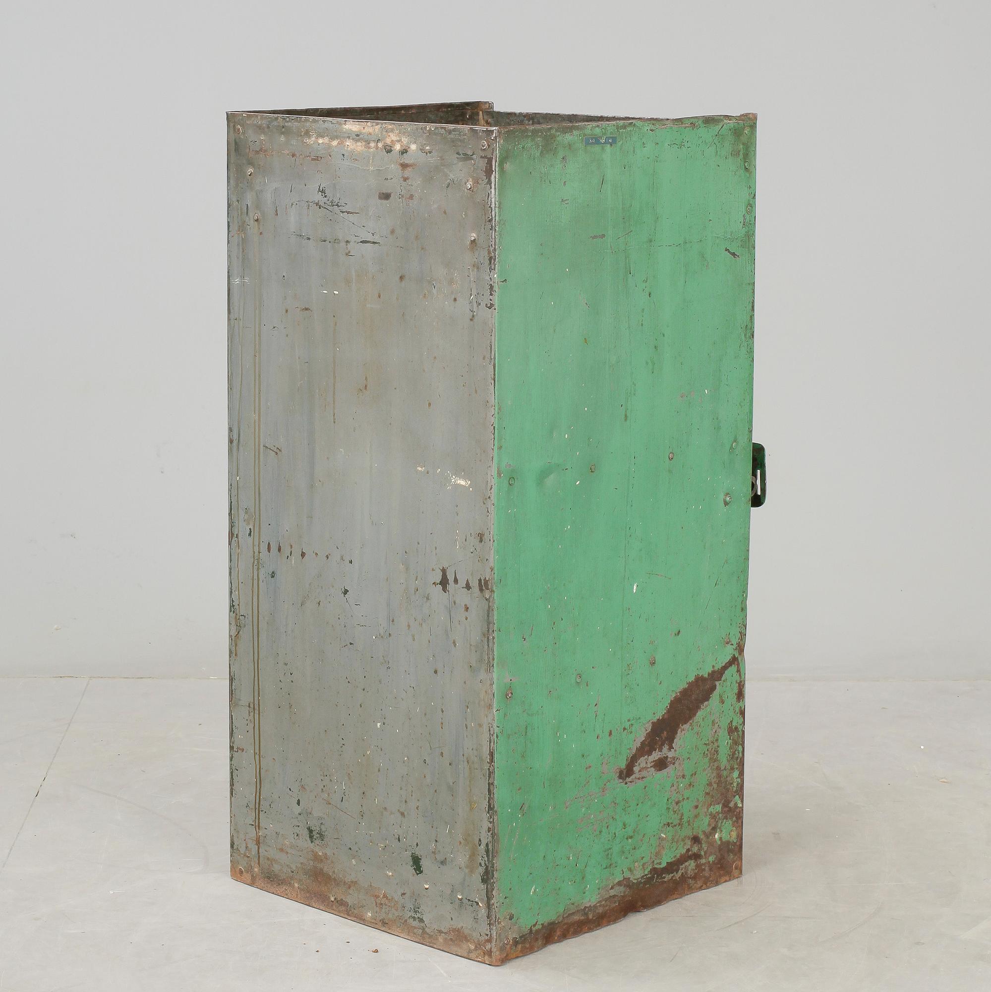 INDUSTRISKÅP, 1900-talets första hälft.