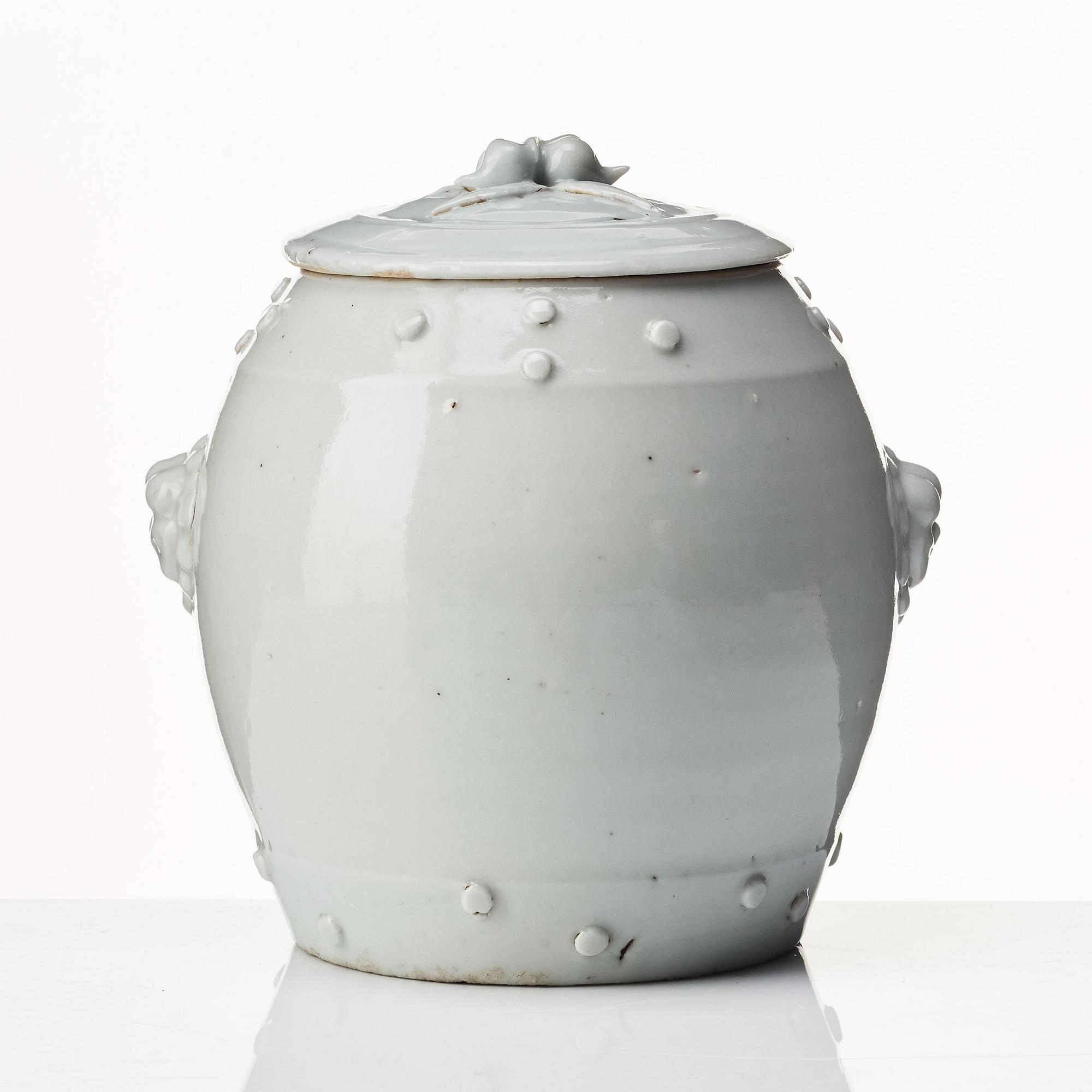 Burk med lock, porslin. Qing dynastin, Kangxi (1662-1722).