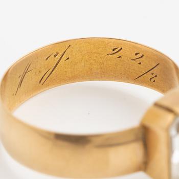 Ring 18K gold with white synthetic spinel.