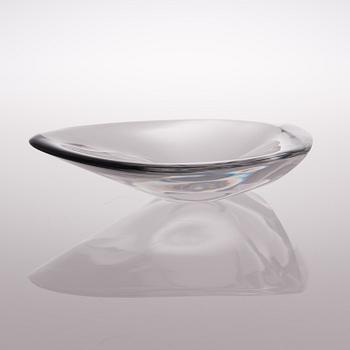 A Triennale art glass, 3838 dish signed Tapio Wirkkala, Iittala. Late 1950s.