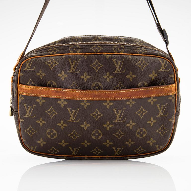 Louis Vuitton, a Monogram Canvas 'Reporter GM' shoulder bag.