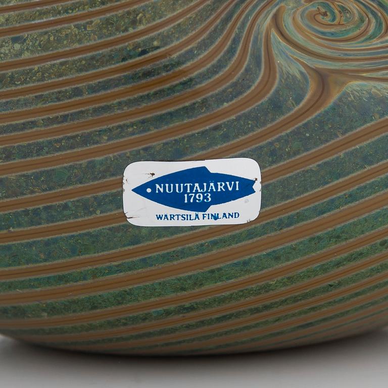 Oiva Toikka, a glass bird signed O. Toikka Nuutajärvi.