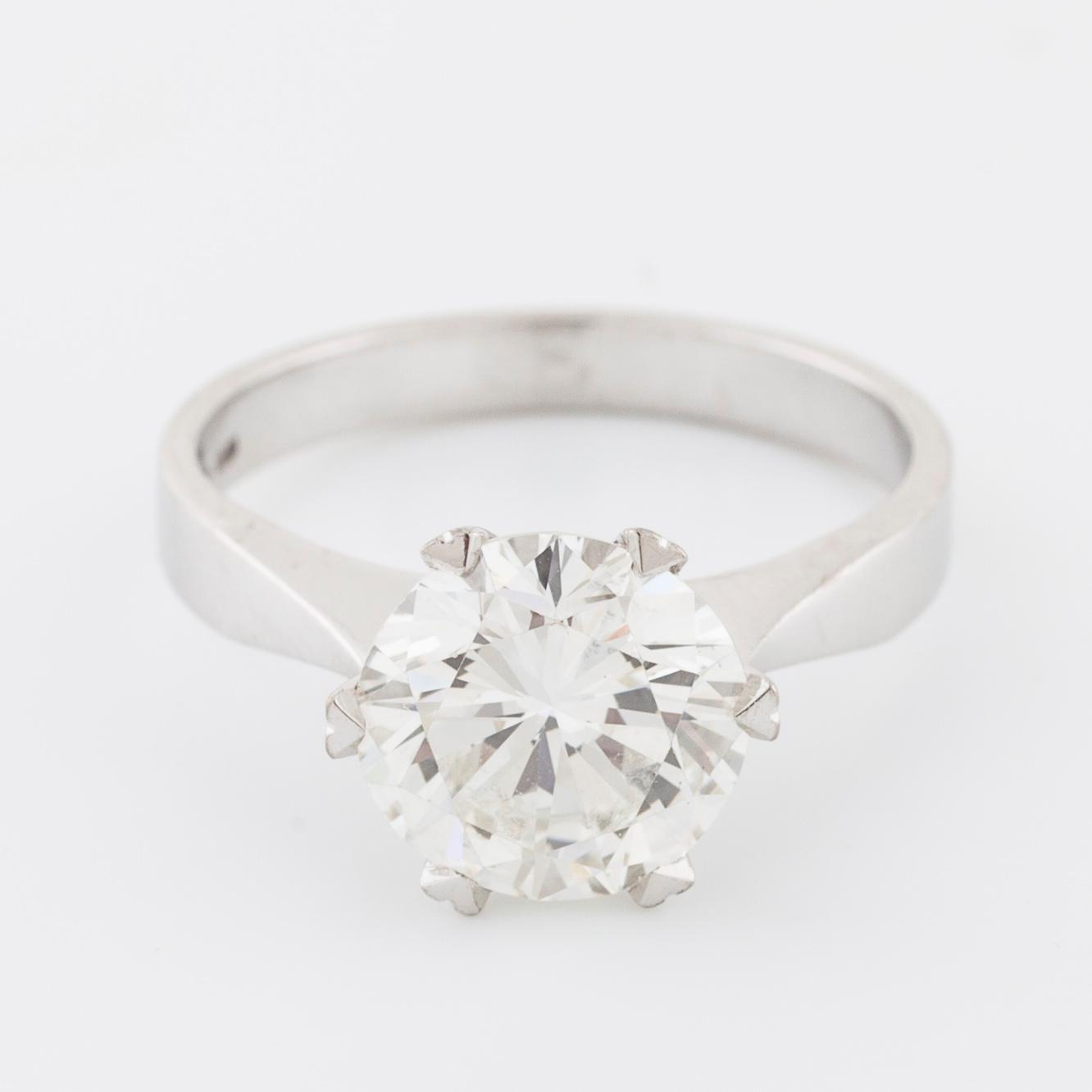 A brilliant cut diamond ring by Jarl Sandin Göteborg, 1987.