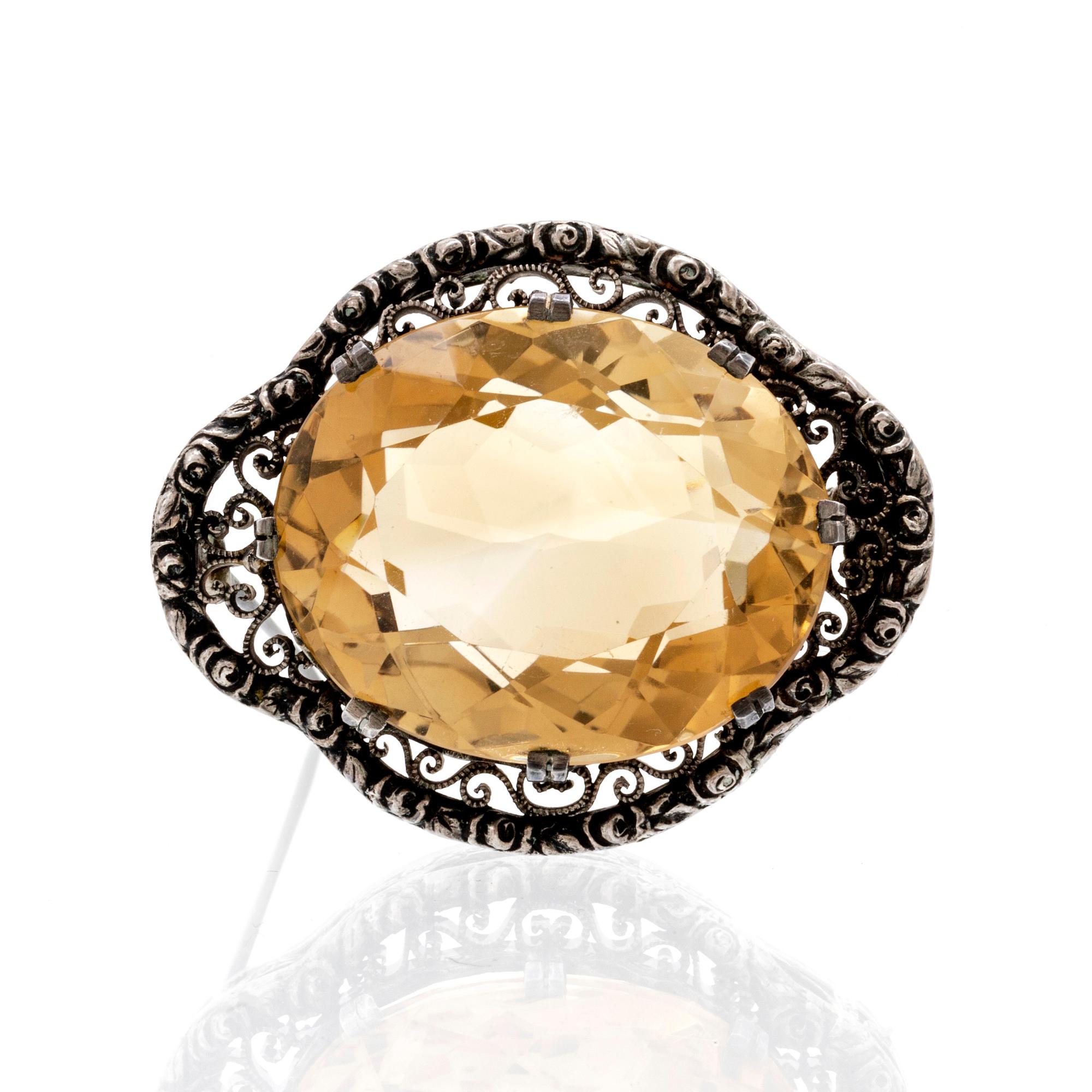 Brosch silver 800 och citrin, troligen England, omkring 1900.