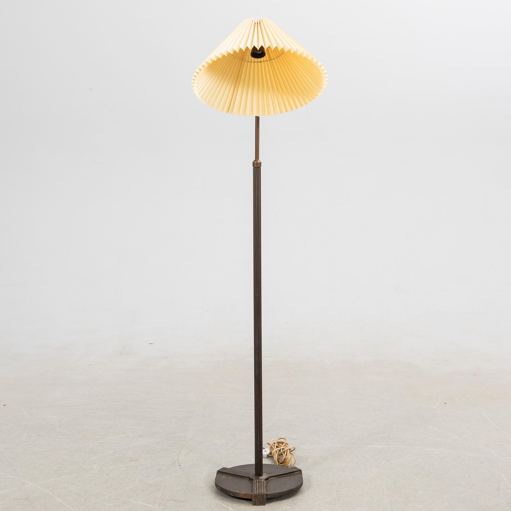 Golvlampa, troligen Lyfa, Danmark 1900-talets första hälft.