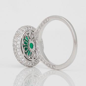 RING med zambisk smaragd 3.16ct, minor oil, samt briljantslipade diamanter totalt ca 1.80ct. Certifikat från C.Dunaigre.