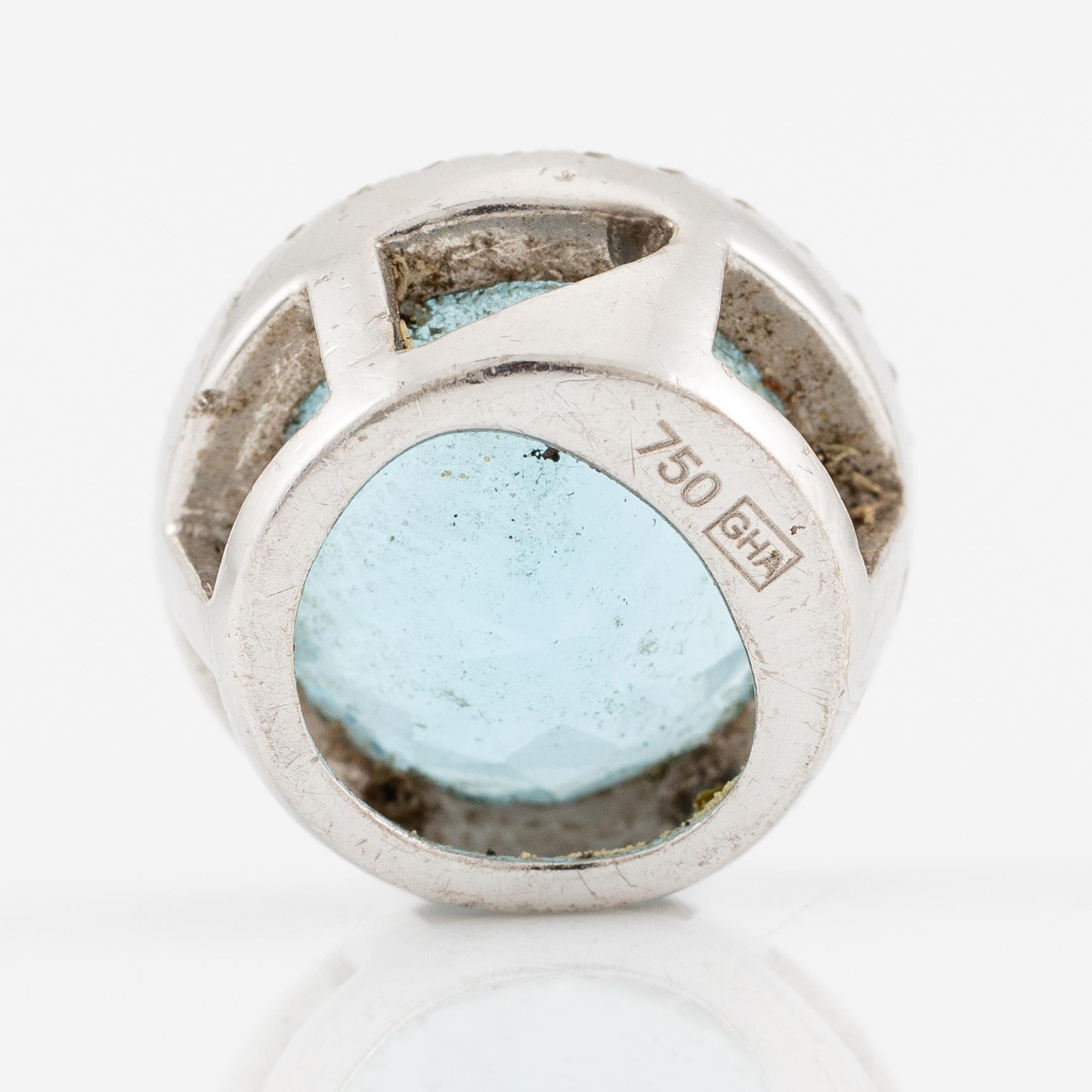 Hänge, 18K vitguld med topas och små åttkantslipade diamanter.