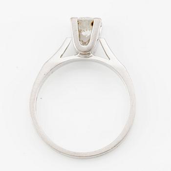 Ring 18K vitguld med briljantslipad diamant 0.61 ct enligt gravyr.