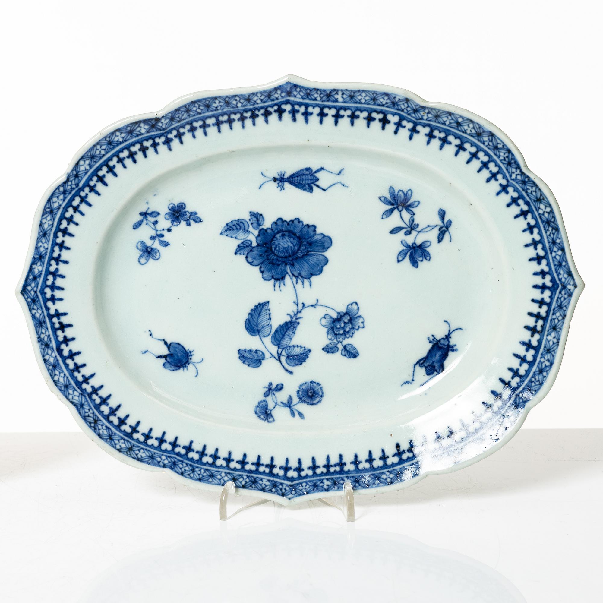 Two Chinese blue and white export porcelain dishes, Qing dynasty, Qianlong (1736-95).
