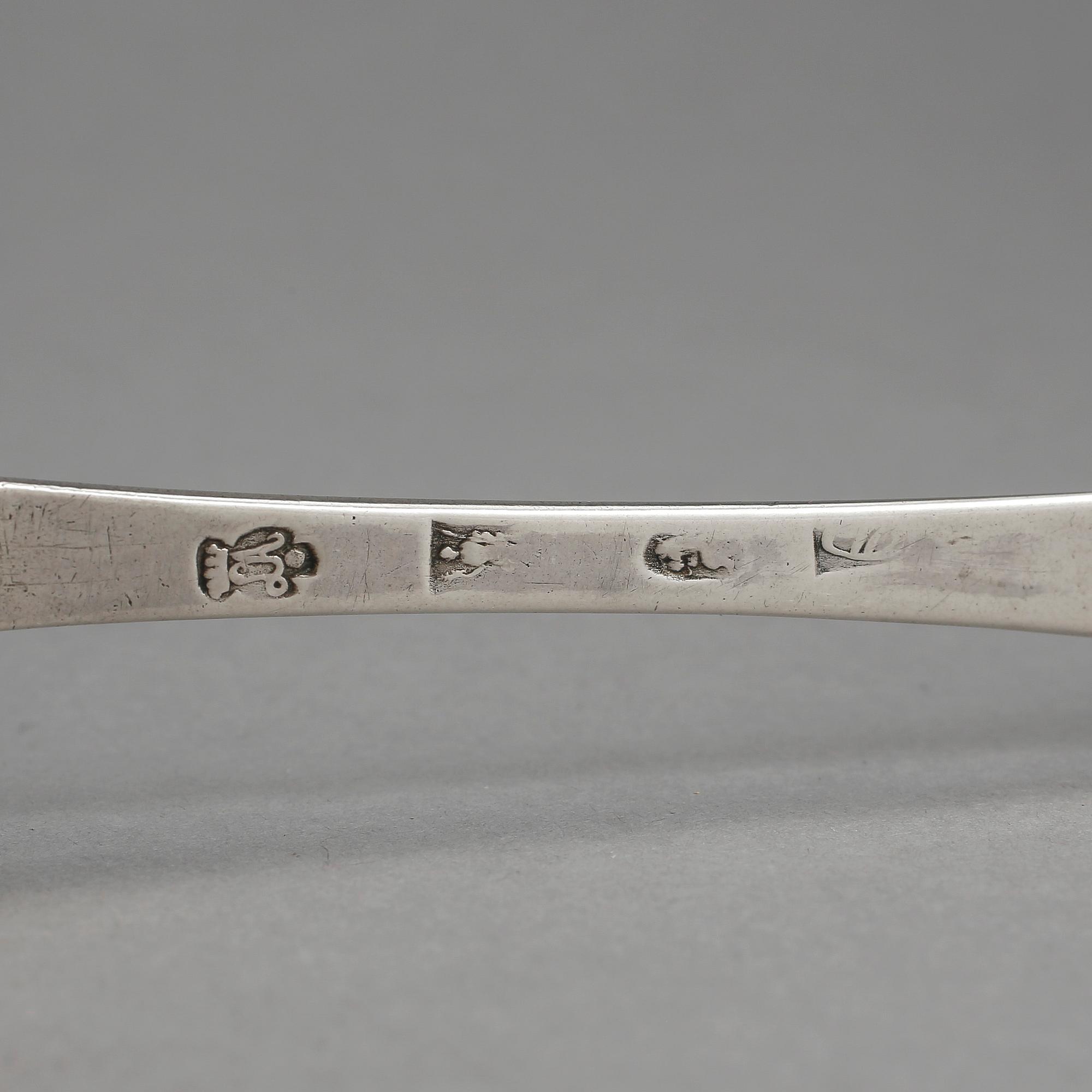 RÅTTSVANSSKED, silver, J Ladyman, London, 1699. Tot vikt 34 gram.