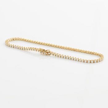 Tennisarmband, 14K guld med briljantslipade diamanter.