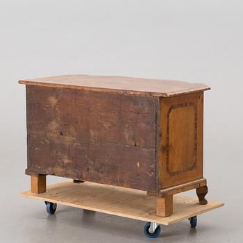 A 18TH CENTURY  CHEST OF DRAWERS FROM THE SOUTHERN EUROPE.