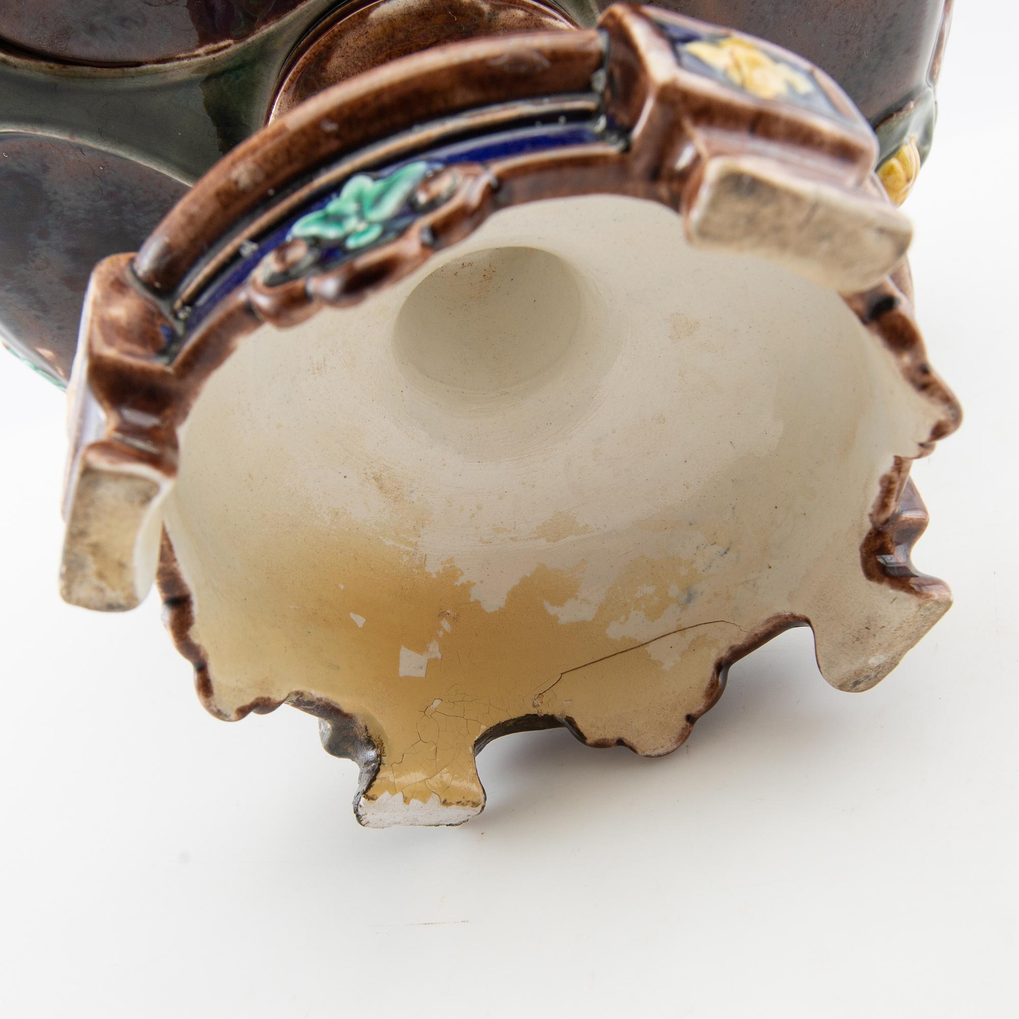 Vase Neo-Renaissance Rörstrand circa 190 majolica.